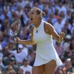 Aryana Sabalenka, da Bielorrússia, celebra Laura Siegemund, da Alemanha, depois de vencer um quartel de finalização do campeonato de tênis de Wimbledon em Londres na terça -feira, 8 de julho de 2025.