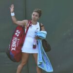 Jasmine Paolini, da Itália, quarta -feira, 2 de julho de 2025, Wimbledon Tennis Championships em Londres durante a segunda rodada de partidas femininas depois de perder Kamilla Rakhimova, da Rússia, depois de deixar o tribunal.
