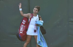 Wimbledon: Jasmine Paolini está atordoada enquanto as sementes continuaram a cair Jasmine Paolini, da Itália, quarta -feira, 2 de julho de 2025, Wimbledon Tennis Championships em Londres durante a segunda rodada de partidas femininas depois de perder Kamilla Rakhimova, da Rússia, depois de deixar o tribunal.