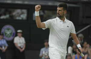 Wimbledon: Novak Djokovic depois de ganhar ‘pílulas milagrosas’ obrigado A Sérvia Novak Djokovic reage a terça -feira, 1º de julho de 2025, depois de ganhar um ponto contra Alexandre Muller, da França, durante a primeira rodada de partidas únicas masculinas no Wimbledon Tennis Championships em Londres. (