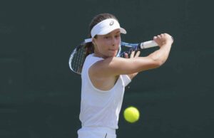 Wimbledon: Zeynep Sonmez é o primeiro jogador turco a chegar à terceira rodada Zeynep Sonmez se tornou o primeiro jogador turco em Wimbledon em Wimbledon, derrotando o Xinyu Wang por 7-5, 7-5 e alcançou a terceira rodada de um grande torneio islâmico.