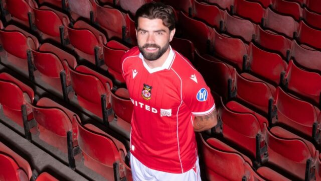 Wrexham Revela 2025-26 Kit doméstico: eles chegarão à Premier League?

