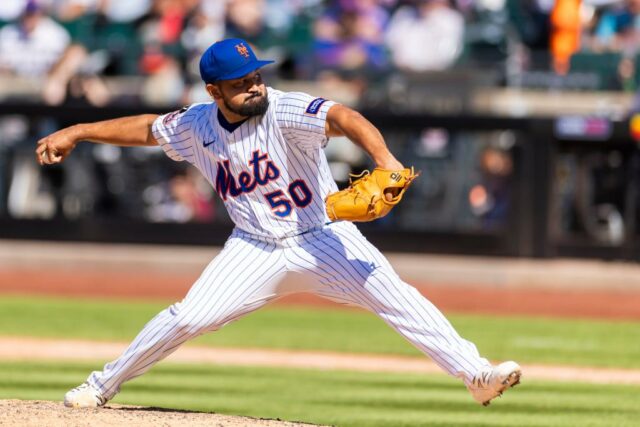 Rico Garcia #50 New York Metts joga o campo na oitava rodada no Citi Field, domingo, 6 de julho de 2025, em Queens, NY.
