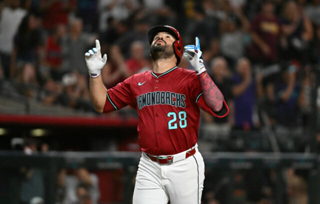 Yankees girava em Eugenio Land Suárezac, Zac Wallen em 5-Blockbuser 5-Jacat

