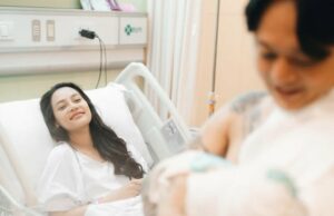 10 fatos de trabalho Erika Carlina que toca o coração: Bravy Tomando o bebê, o DJ Panda envia uma frase de longe 10 fatos de trabalho Erika Carlina que toca o coração: Bravy Tomando o bebê, o DJ Panda envia uma frase de longe