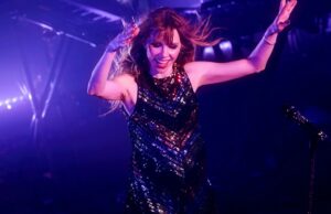 10º aniversário de Carly Rae Jepsen ‘Show Emotion’: The Best Moments 10º aniversário de Carly Rae Jepsen 'Show Emotion': The Best Moments