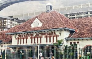 11 KA parou de extraordinário na estação Jatinegara como resultado da ação em Monas, veja a programação 11 KA parou de extraordinário na estação Jatinegara como resultado da ação em Monas, veja a programação