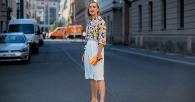 17 blusas florais que parecem vir de uma boutique européia

