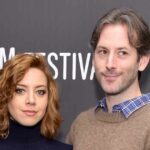 Apoio à voz das celebridades para Aubrey Plaza após a morte dos maridos