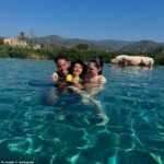 Jessie J, 37, desfrutou de um feriado em família encharcado de sol em Maiorca com seu filho Sky e o namorado Chanan Safir Colman, 41, depois de passar por uma mastectomia em meio a sua batalha de câncer de mama
