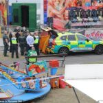 A polícia e os paramédicos correram para a cidade de verão da cidade espanhola, em Whitley Bay, Tyne and Wear, por volta das 14h15 de hoje