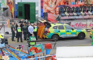 UM A polícia e os paramédicos correram para a cidade de verão da cidade espanhola, em Whitley Bay, Tyne and Wear, por volta das 14h15 de hoje
