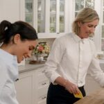 O chef Clare Smyth aparece como convidado no Meghan Markle's Netflix Show, com amor, Meghan, e mostra a ela como preparar um prato de peixe