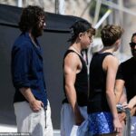 Os filhos de Elton John e David Furnish, raramente visitam Zachary, 14, e Elijah, 12 foram vistos saindo do iate de £ 23 milhões de Elton no domingo com o amigo da família Aaron Taylor Johnson