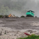 274 Evacuados, 50 foram perdidos porque inundações em seções de Utarun