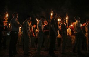 8 anos depois de Charlottesville, nazistas, controle da Casa Branca Elon Musk está falando no gabinete da Casa Branca, quarta -feira, 30 de abril de 2025 em Washington. (ABD Photo / Evan Vucci)