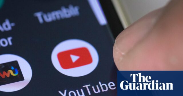'A BBC parece a mesma e chata': os mais de 50 anos que preferem o YouTube

