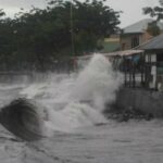 A BMKG emitiu um alerta de ondas antecipadas em Maluku, de 1 a 4 de agosto de 2025