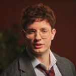 A Elf Cosmetics emite uma declaração depois que o anúncio de Matt Rife acende uma reação violenta. O que aconteceu?