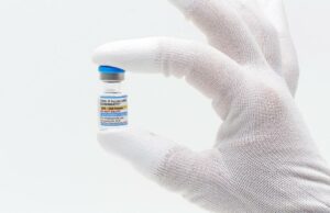 A FDA aprovou a tiro covid-19 atualizada, mas o acesso limitado a alguns adultos e crianças A FDA aprovou a tiro covid-19 atualizada, mas o acesso limitado a alguns adultos e crianças