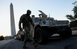 A Guarda Nacional nasce para as ruas de Washington DC depois que Trump promete “salvar capital do elenco de sangue” Tropas com Guarda Nacional chegaram à capital na noite de terça -feira, em uma oferta da Casa Branca para diminuir a violência
