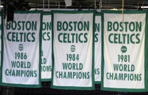 A NBA confirma a venda do Boston Celtics por 6,1 bilhões de dólares Na quarta -feira, a NBA aprovou o Boston Celtics a um grupo de investimentos liderado por Bill Chisholm e, cinco meses após o contrato, o registro foi adotado em US $ 6,1 bilhões.
