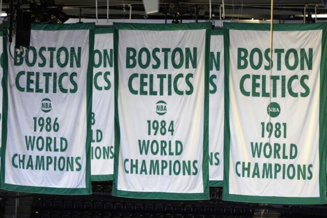 Na quarta -feira, a NBA aprovou o Boston Celtics a um grupo de investimentos liderado por Bill Chisholm e, cinco meses após o contrato, o registro foi adotado em US $ 6,1 bilhões.