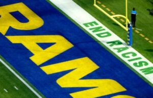 A NFL continuará com as mensagens da justiça social nas zonas finais Display Racism Postcase detalhado antes do jogo entre os panteiros de Carolina e o New York Giants no MetLife Stadium na sexta -feira, 18 de agosto.