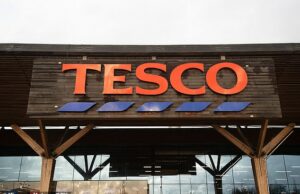 A Tesco é o mais recente supermercado a aumentar os preços das ofertas de refeições, fazendo com que os compradores atacem. Em uma reviravolta devastadora de eventos, a Tesco se tornou o mais recente supermercado a aumentar o preço de seu icônico acordo de refeição