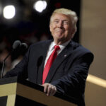 O investidor bilionário William Ackman aplaude o presidente Donald Trump parece falar com o clube econômico de Nova York em Nova York Hilton Midtown em Nova York, terça -feira, 12 de novembro de 2019. (App