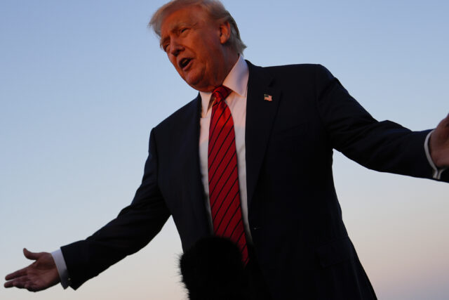 A avaliação de aprovação de Donald Trump saltou com liberal

