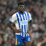 Carlos Baleba faz uma volta depois de marcar para Brighton.