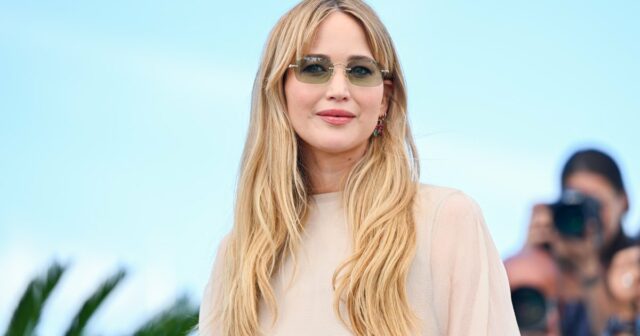 A bolsa Fendi de Jennifer Lawrence é um gêmeo de US $ 79 que parece tão caro



