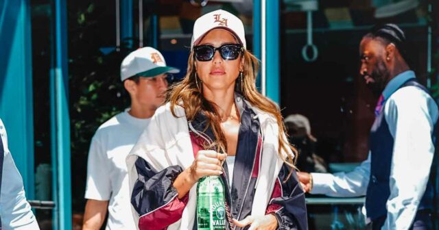 A bolsa vermelha Chanel Red Sweet Chanel de Jessica Alba está pronta para o outono. Recriar o visual

