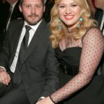 A morte de Brandon Blackstock não foi fácil. De acordo com sua certidão de óbito, o ex-marido levou a apresentadora de talk show Kelly Clarkson de vários ataques antes de sair. Visto em 2013