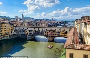A cidade italiana vê um enorme declínio nas reservas de hotéis e airbnb porque um em dois quartos está vago após protestos contra o turismo em toda a Europa Florence, lar da escultura de Michalangelo por David e Duomo Cathedral, viu uma gota de ambiente ano a ano desde maio (imagem do arquivo de Florence)