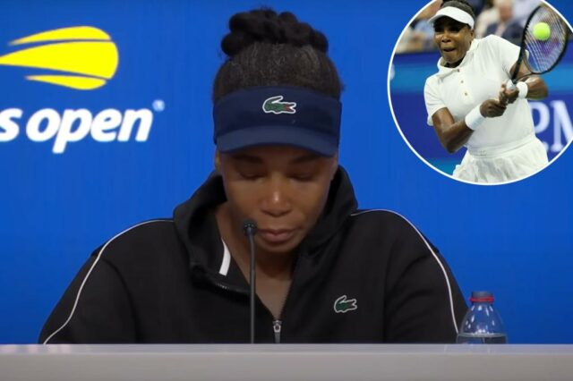 Venus Williams retorna um tiro durante sua partida na primeira rodada no US Open em 25 de agosto de 2025. 