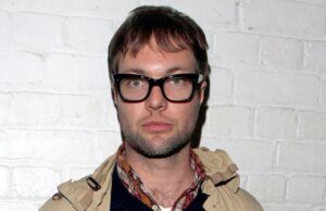 A esposa de Mickey Madden diz que ele a atacou após adolescentes: relatório Maroon 5 Mickey Madden prendeu uma suposta violência doméstica
