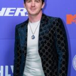 O ex -astro da Nickelodeon, Drake Bell, pediu o divórcio da esposa Janet von Schmeling; Na foto em julho de 2024