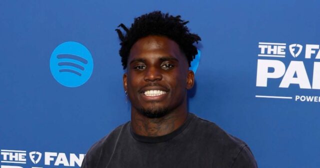 Miami Dolphins Tyreek Hill e sua esposa Keeta Vaccaro Bem -vindo para as fotos do bebê do quarto 804