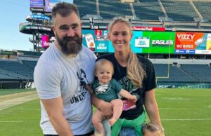 A filha de Jason Kelce, Ellie Jason Kelce, esposa Kylie tem as mãos cheias de 3 filhos: tudo o que eles disseram sobre os pais