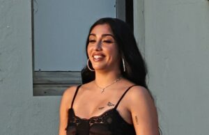 A garotinha de Madonna Lourdes Leon transforma cabeças em um vestido de slides de cetim e cetim preto e cetim simplificado enquanto ela executa com sua banda Lolahol em Ibiza Lourdes Leon virou a cabeça em um elegante vestido preto de cetim e renda enquanto ela se apresentava com sua banda Lolahol em Ibiza no sábado