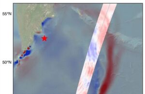 A imagem de satélite mostra que o tsunami foi permitido pelo terremoto para o enorme A imagem de satélite mostra que o tsunami foi permitido pelo terremoto para o enorme