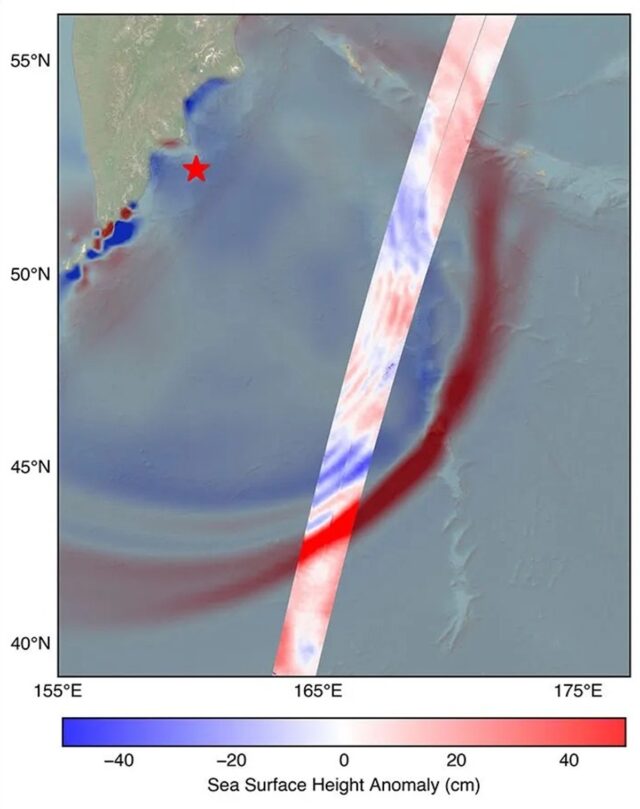 A imagem de satélite mostra que o tsunami foi permitido pelo terremoto para o enorme

