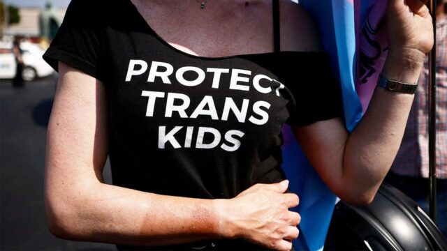 A lei italiana regulamentaria o tratamento da transição de gênero para menores

