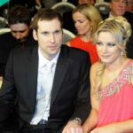 A lenda do Chelsea, Pet Cech, anuncia dividir sua esposa depois de 26 anos ao mesmo tempo