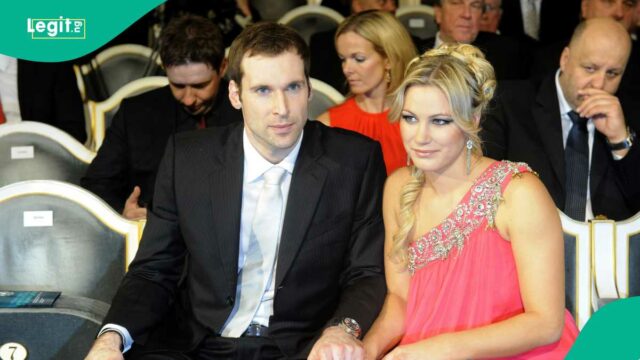 A lenda do Chelsea, Pet Cech, anuncia dividir sua esposa depois de 26 anos ao mesmo tempo

