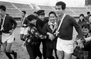 A lenda do futebol japonesa Kunishige Kamamoto passa aos 81 anos A lenda do futebol japonesa Kunishige Kamamoto passa aos 81 anos