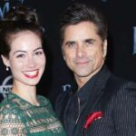 A linha do tempo de Relacionamento de John Stamos e Caitlin McChugh