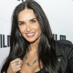 A maquiagem 'realmente simples' de Demi Moore inclui esta máscara de Rímel de US $ 30 que dá um efeito falso
